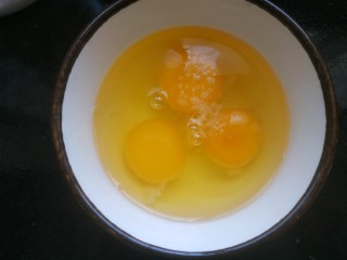 7、菠菜蛋卷,放入适量盐