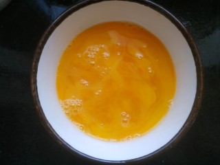 8、菠菜蛋卷,调匀