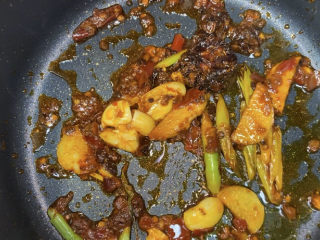 4、何炅麻辣烫,炒出香味