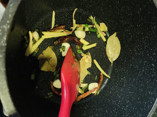 6、香辣梭子蟹,炒香