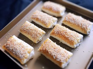 28、芝麻酥饼,烤完冷却就可以品尝了。