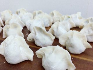 10、韭菜猪肉水饺,包饺子，形状看个人喜好