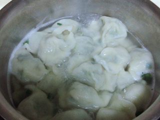 11、韭菜猪肉水饺,水烧开下饺子，煮至饺子翻肚皮就可以啦