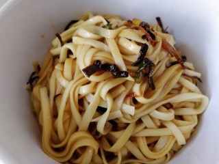 13、黄小厨版葱油面,吃上一口，葱酥，面条咸鲜回甜。