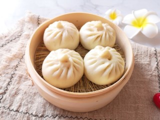 20、青菜油渣包,掰开一个瞧瞧，皮薄馅大。