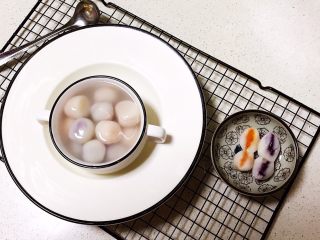 20、双色暑香汤圆,双色薯香汤圆口感软糯，香甜可口~