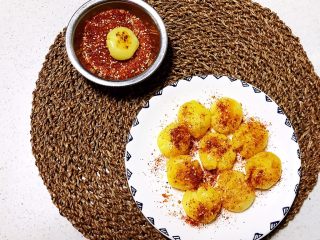 19、美味小零食 香煎小土豆,香辣软糯的香煎小土豆是一道非常棒的美味小零食~