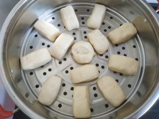 11、黄金小馒头,20分钟后，面团明显变大