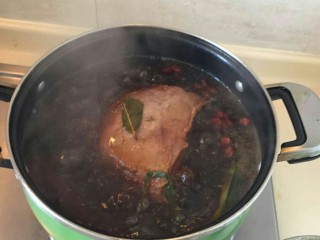 14、“英雄套餐”—下酒菜酱牛肉,开盖，小火煮收汁