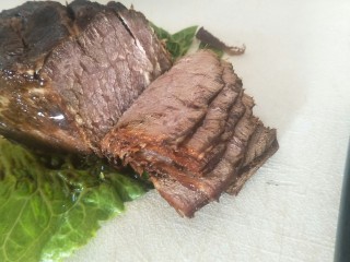 20、“英雄套餐”—下酒菜酱牛肉,进冰箱里厚的牛肉更加好切，