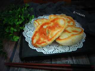 15、河南韭菜粉条水煎包,水分煎干后取出水煎包，冷却后表皮脆脆的，口感很特别呢