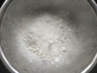 4、钵仔糕, 70克玉米粉，30克糯米粉