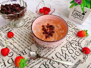 8、清凉爽滑蜂蜜红糖蜜豆冰粉粉,冰凉爽口的冰粉粉,美味香甜,清热解暑,利尿消肿,老少咸宜!