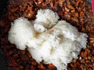 14、馄饨皮烧麦馅煎饼,汤汁变浓，放糯米饭。