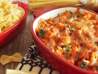 10、承味冬荫阴功小龙虾芝士焗意面,再放进烤箱，150度烤10分钟