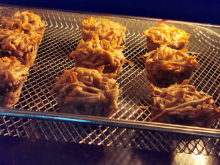 20、芋头丝饼,烤箱180度开烤10分钟左右即可