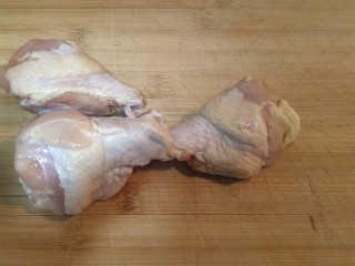 1、日式炸鸡块,鸡腿最好是鸡大腿去骨