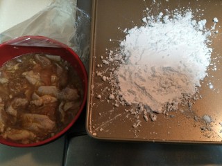 12、日式炸鸡块,准备土豆淀粉。