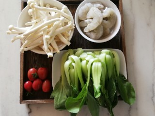 1、油菜炒虾仁,食材已经准备好