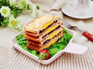 15、鸡蛋蜜豆热压三明治,成品