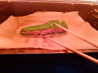 12、青椒酿肉,途中，把青椒翻个面