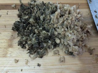 11、梅干菜肉包,切碎