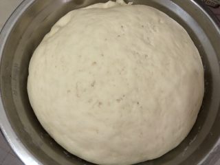 13、梅干菜肉包,把已经发好的面团