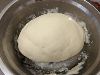 14、梅干菜肉包,揉揉排气，死劲揉就对了，哈哈（想要更细腻多揉一下）