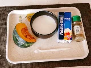 1、奶油南瓜汤,食材准备好