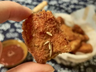 10、孜然鸡胸肉,最后表面撒一点孜然粒，因为孜然粒的味道要比孜然粉更浓厚一些。