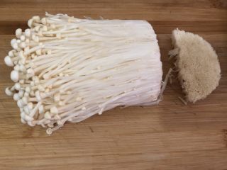 2、孜然金针菇,金针菇去掉一点头