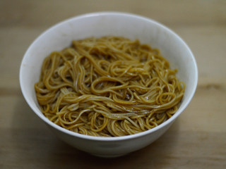 14、葱油拌面,翻拌均匀