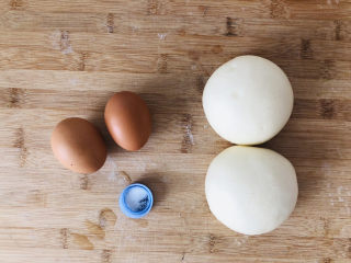 1、烤馒头片,先把需要的食材提前准备好。