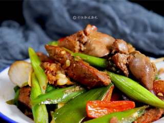 13、辣椒炒鸡肝,喜欢吃鸡干的千万不要错过。