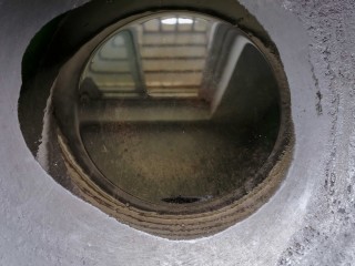 10、蒜蓉粉丝蒸生蚝,锅内放油烧热