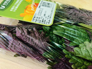 3、紫苏炒田螺,超市有卖新鲜的紫苏叶;