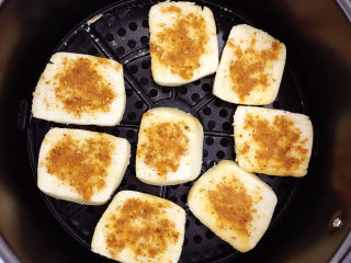 13、香辣馒头片,想吃山西那种干脆的烤馍片就继续再烤10分钟（请根据自己馒头片的厚薄来调整时间）