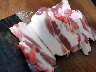 11、梅干菜肉包,切片