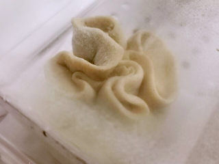 31、梅干菜肉包,包子变大，皮也舒展，就可以开蒸