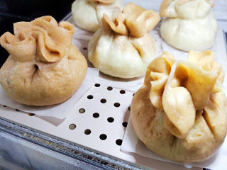 32、梅干菜肉包,蒸20分钟左右，关火焖3分钟即可