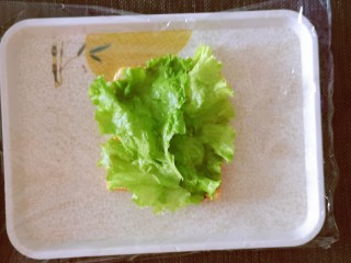 7、芝士火腿三明治,覆盖一层生菜
