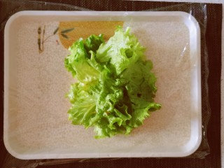 11、芝士火腿三明治,再覆盖一层生菜