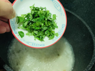 13、面线糊,撒入香菜