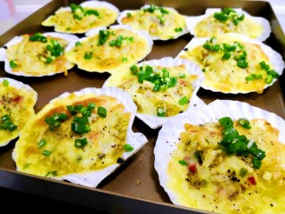 11、芝士焗扇贝,取出，趁热撒点之前留的葱花