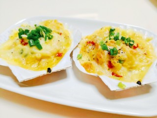 16、芝士焗扇贝,色香味俱全，就算是宴客都是高颜值的一道菜