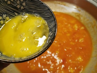 16、西红柿面疙瘩,面疙瘩煮熟了  放入鸡蛋液