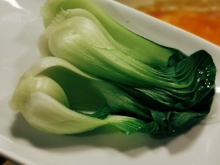 19、西红柿面疙瘩,最后放入青菜  关火