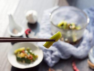 12、一夜渍：爽口黄瓜条,要不你也尝一口～