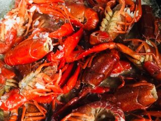 19、蒜蓉小龙虾,继续大火烧开