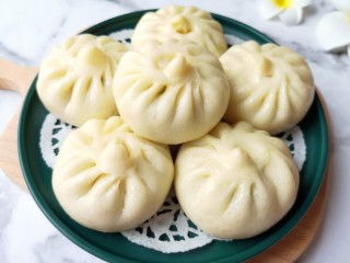 17、胡萝卜韭菜馅包子,近图看看。